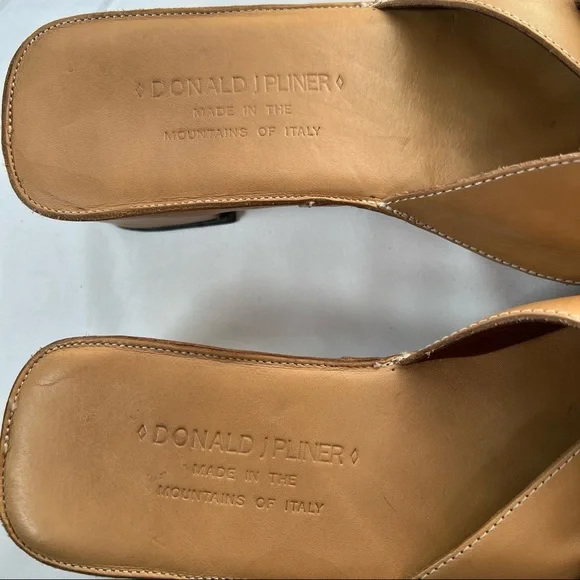 Donald J. Pliner Tan Leather Wedge Slides Sandals Buckle Size 7.5 Narrow - Picture 9 of 14
